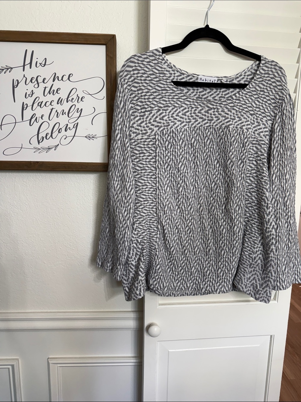 Habitat Gray & White Patterned Long-Sleeve Top